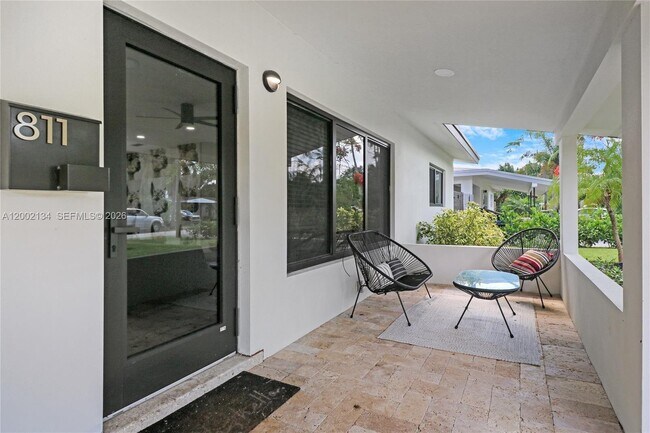 Photo - 811 NE 17th Ct