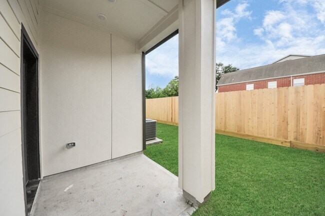 Photo - 4338 Avron Dr Unit B