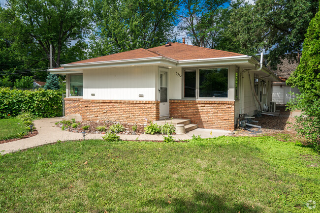 Building Photo - 5312 Hiawatha Ln Rental