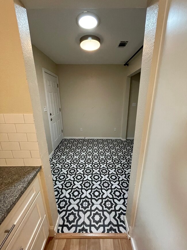 Laundry room - 3820 W 5th St