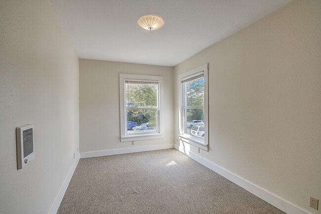 Photo - 5624 Brooklyn Ave NE