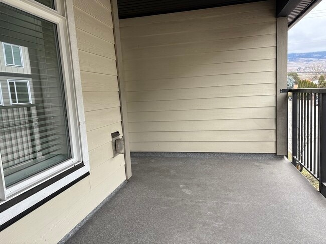 Photo - 1308 Rutland Rd N