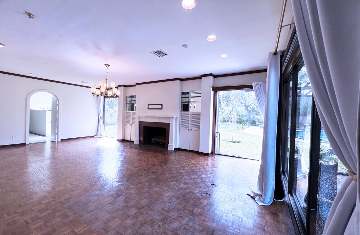 Photo - 19 Windermere Ln