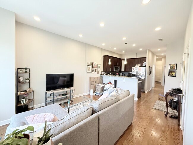 Photo - 1905 W Huron St Unit 3