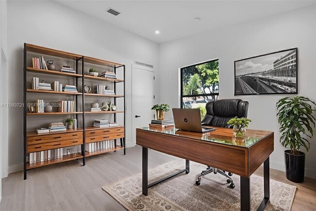 Photo - 3905 SW 5th St