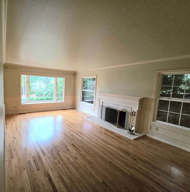 Photo - 5 Bedroom 4 Bathroom Home in Woodinville