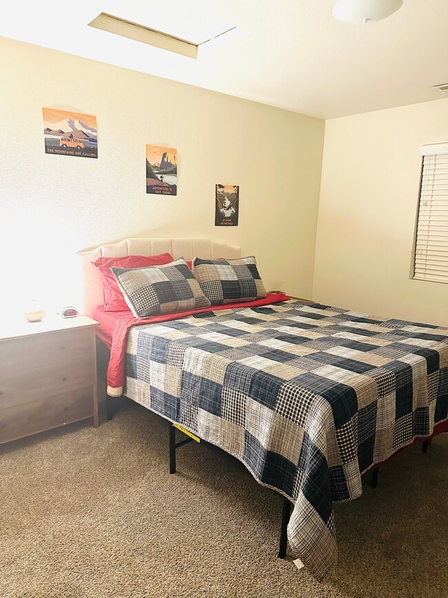 Photo - 1210 W Newlands Dr
