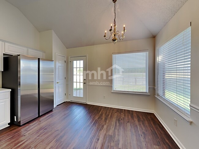 Photo - 1374 Siskin Dr