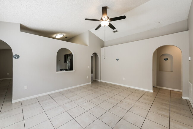 6241 Perdita Ct