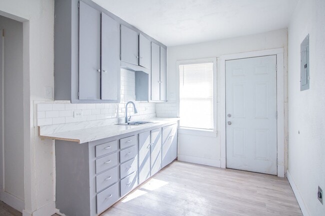 Photo - 302 Avenue U Unit B