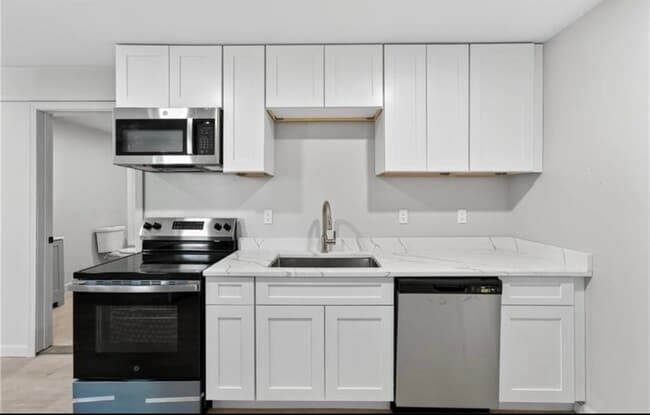 Todos los electrodomésticos son completamente nuevos. - 165 Rounds Ave Unidad #B