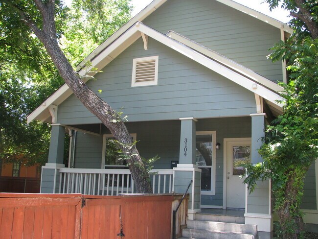 Photo - UT PRE LEASE: Remodeled North Campus Bunga... House