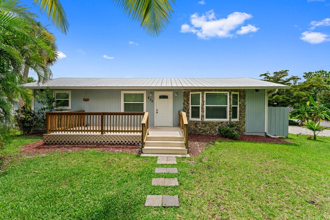 Building Photo - 856 SW Rustic Cir