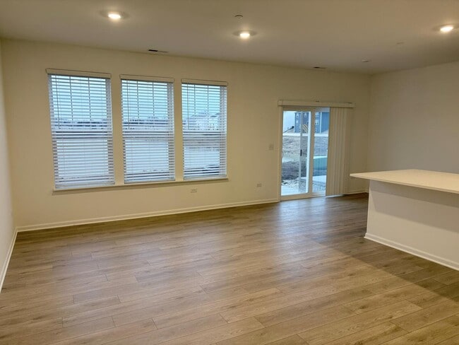 Photo - 460 Hathaway Ln