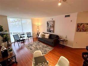 Photo - 2775 NE 187th St Unidad 319