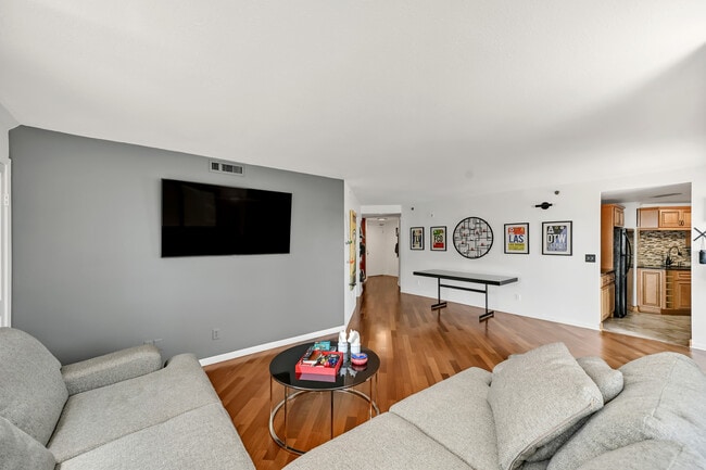 Photo - 1633 N Prospect Ave Unit Modern Condo w Lake View
