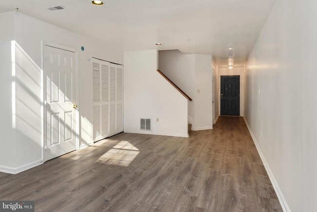 Photo - 43 Bank Spring Ct