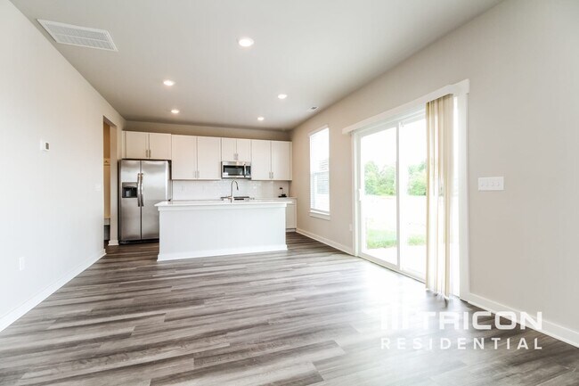 Photo - 1724 Lannister Ave