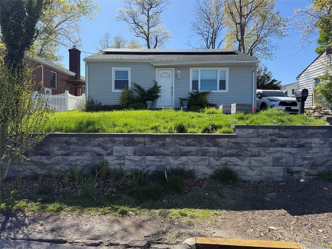 Building Photo - 70 Round Hl Dr
