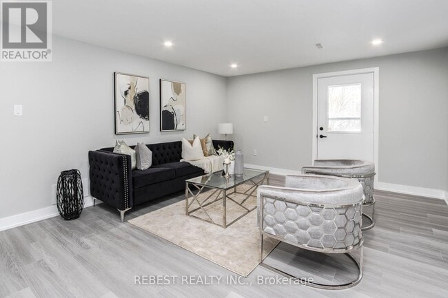 Photo - 92 Lillian Crescent