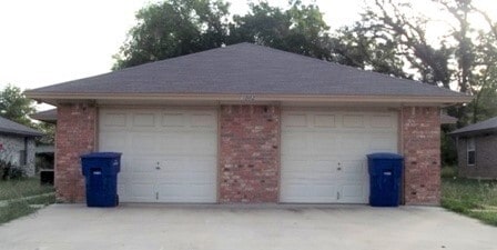 Building Photo - 1002 W Avenue B Unit 2