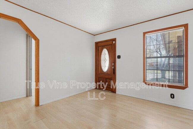 Photo - 3827 Devon Ave