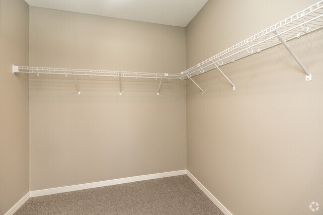 2BR, 2BA - Channel/980 SF
