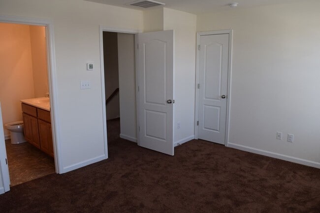 Photo - Spacious Duplex close to schools and shopping.