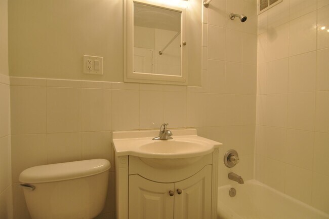 Photo - 4840 MacArthur Blvd NW