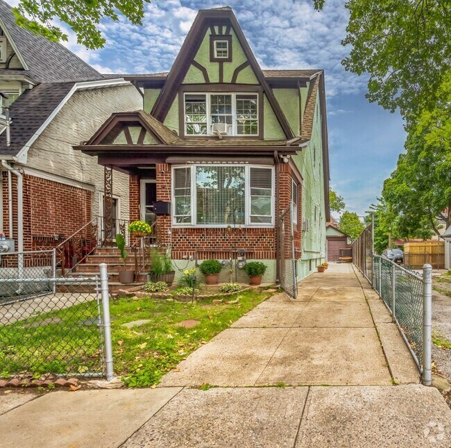 Building Photo - Experience Modern Luxury: Fully Renovated ... Rental