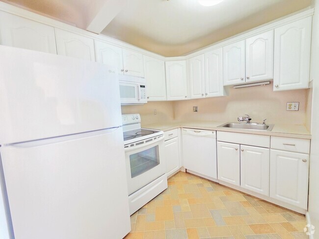 Building Photo - 111 Warren Ave Unit 4E Rental