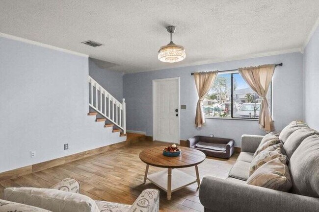 Photo - 901 Riverside Dr