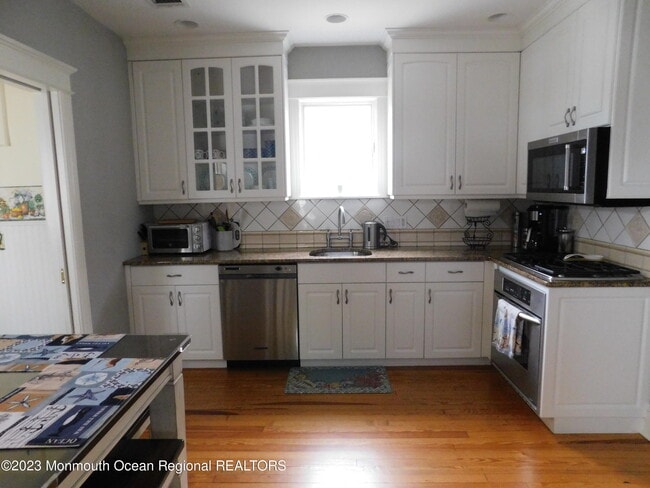 Photo - 2005 5th Ave