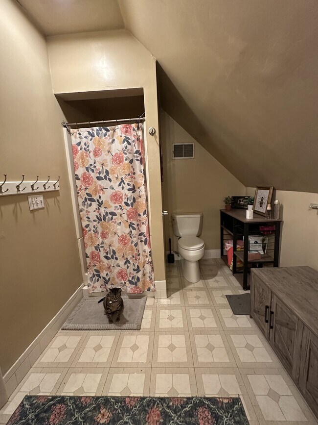 Photo - 2837 N Frederick Ave Unidad 2837 B
