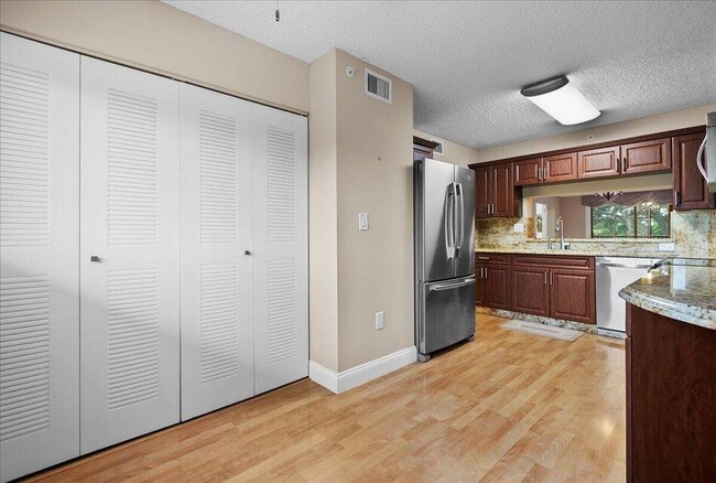 Photo - 4734 Lucerne Lakes Blvd E Unidad 302