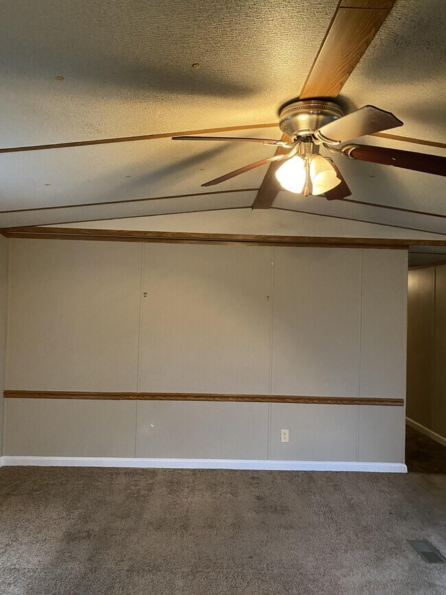 Photo - 203 Zackary St