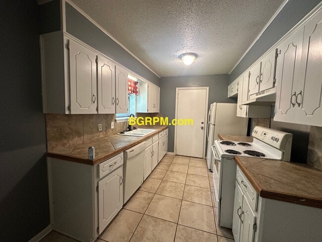 Photo - 3 BD, 1 BA, home in Cabot