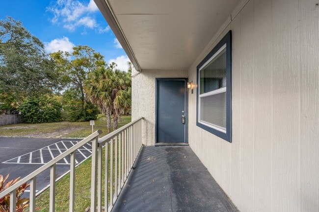 Photo - Conveniently Located 1 Bedroom, 1 Bath Apartment Near Downtown Orlando! Unit P1: Henley Park #5123-3