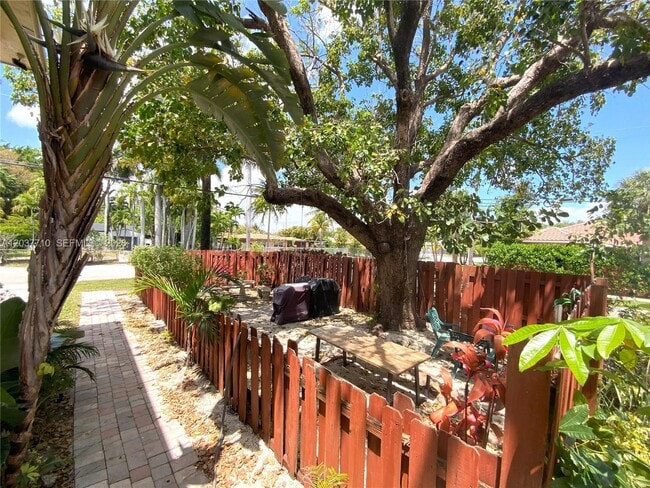 Photo - 530 NE 15th Ct Unidad 7