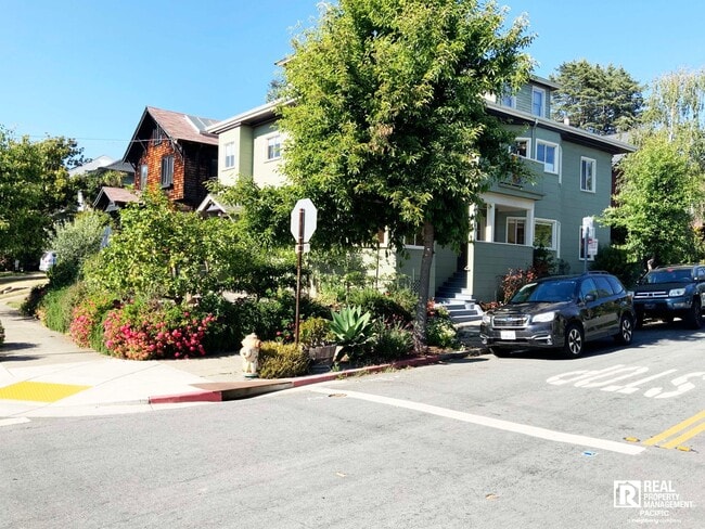 Building Photo - Spacious 4 Bedroom / 1.5 Bath near UC Campus Rental