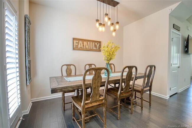 Photo - 7532 Tealight