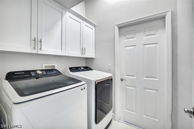 Photo - 721 Grand Rapids Blvd