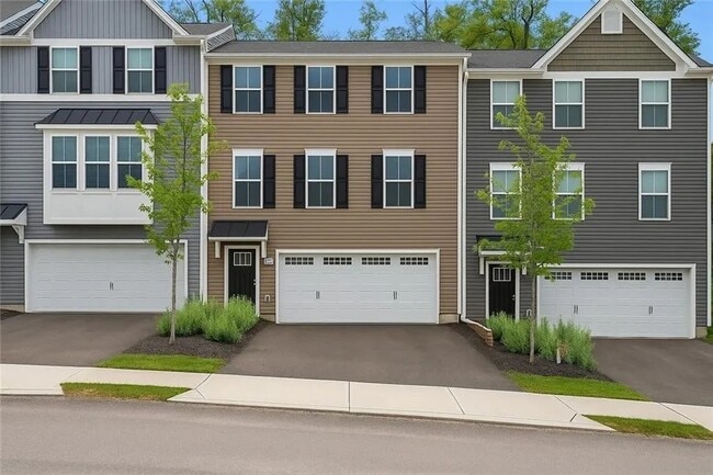 Building Photo - 484 Greenwood Dr