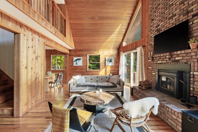 Photo - 83 3 Mile Harbor Dr