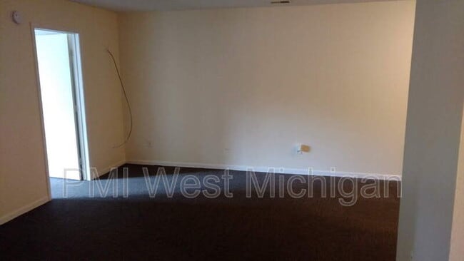 Photo - 14532 State St Unidad 3