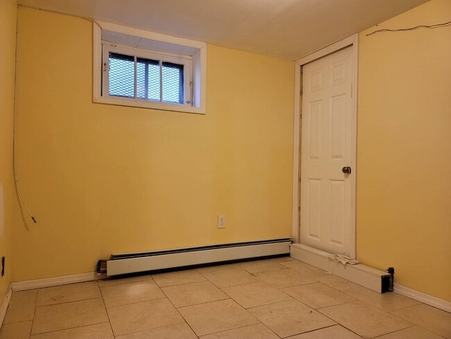 Building Photo - 137-28 170th St Unit M1