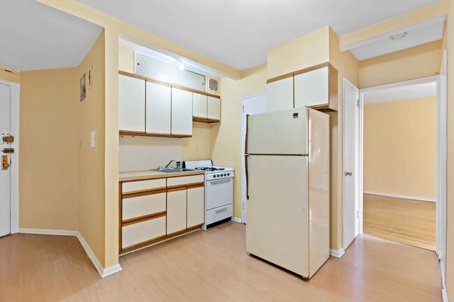 Spacious 1 Bedroom 1 Bathroom - Spacious 1 Bedroom 1 Bathroom Condo Unit 4M