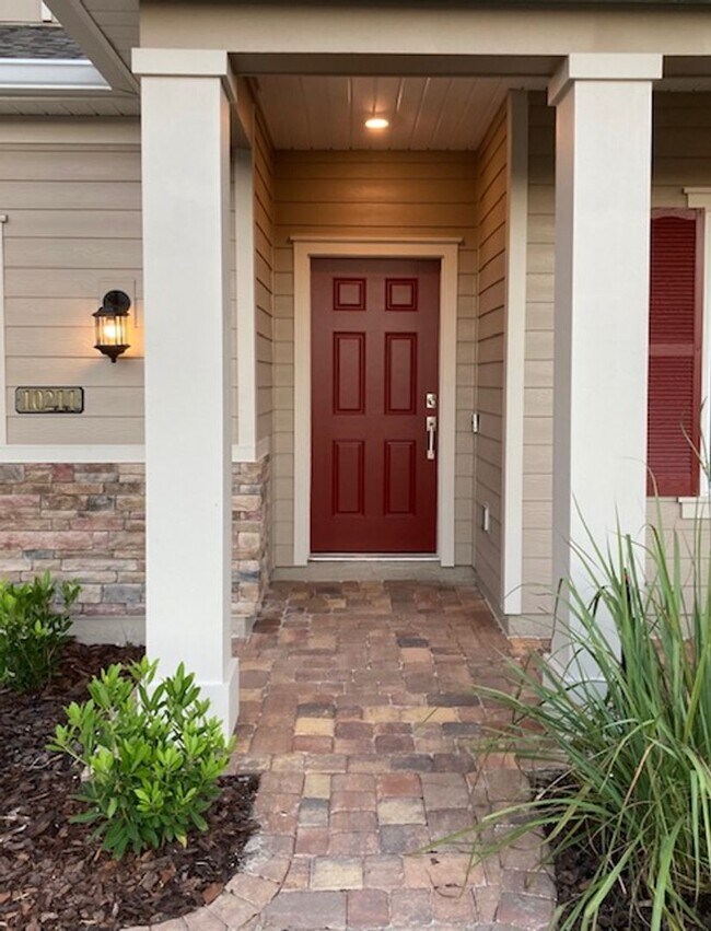 Photo - ***HOLIDAY SPECIAL NO RENT FOR DECEMBER*** Comfortable 3 Bedroom Home With Great Outdoor Space