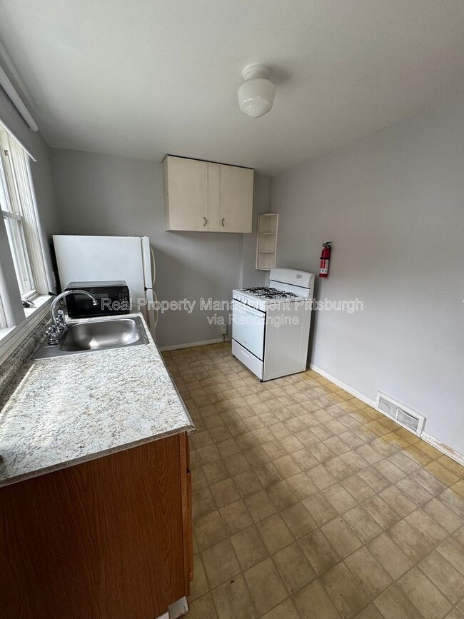 627 5th Ave