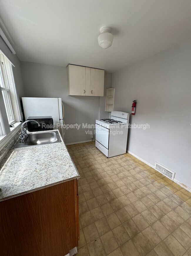 Photo - 627 5th Ave